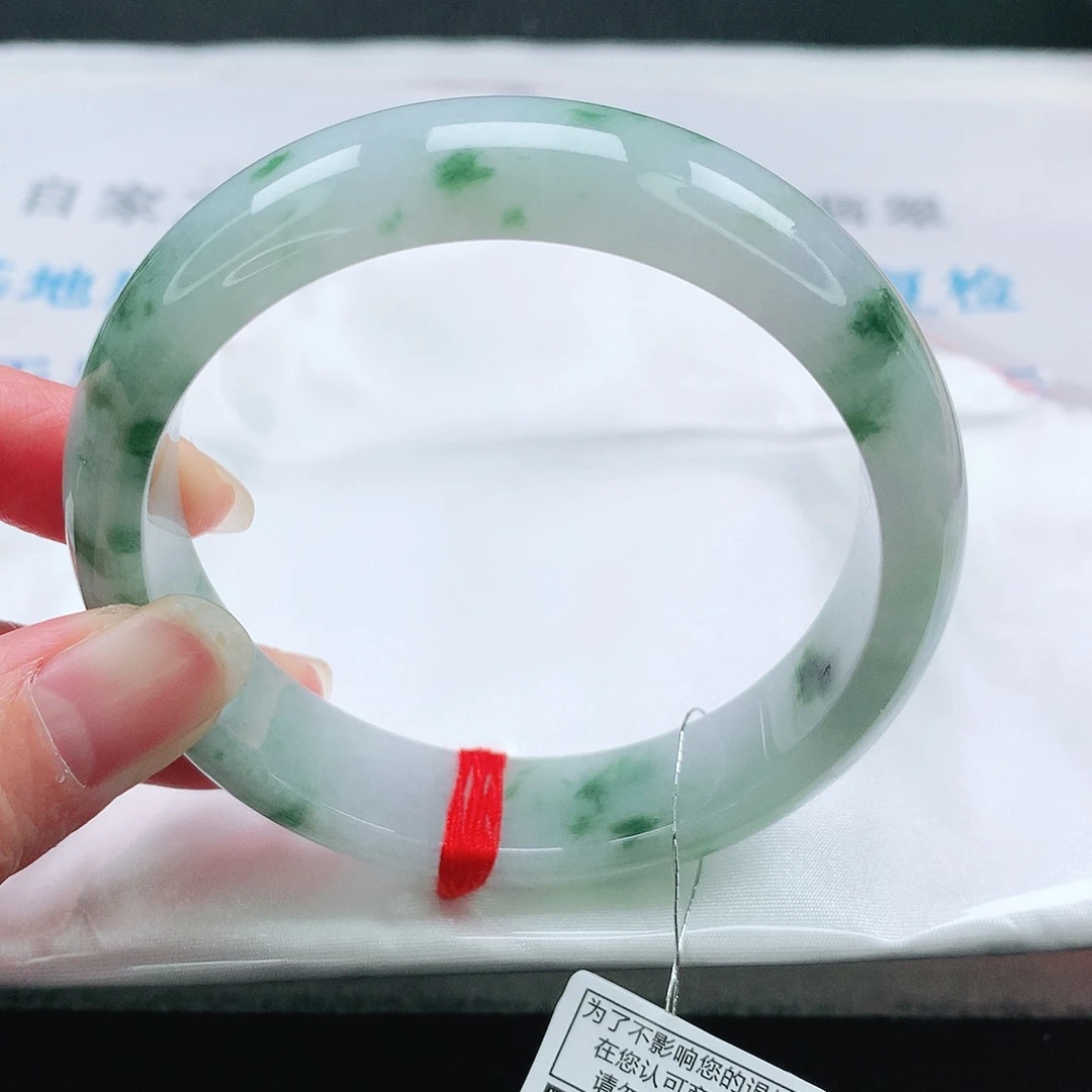 翡翠手镯未镶嵌60圈