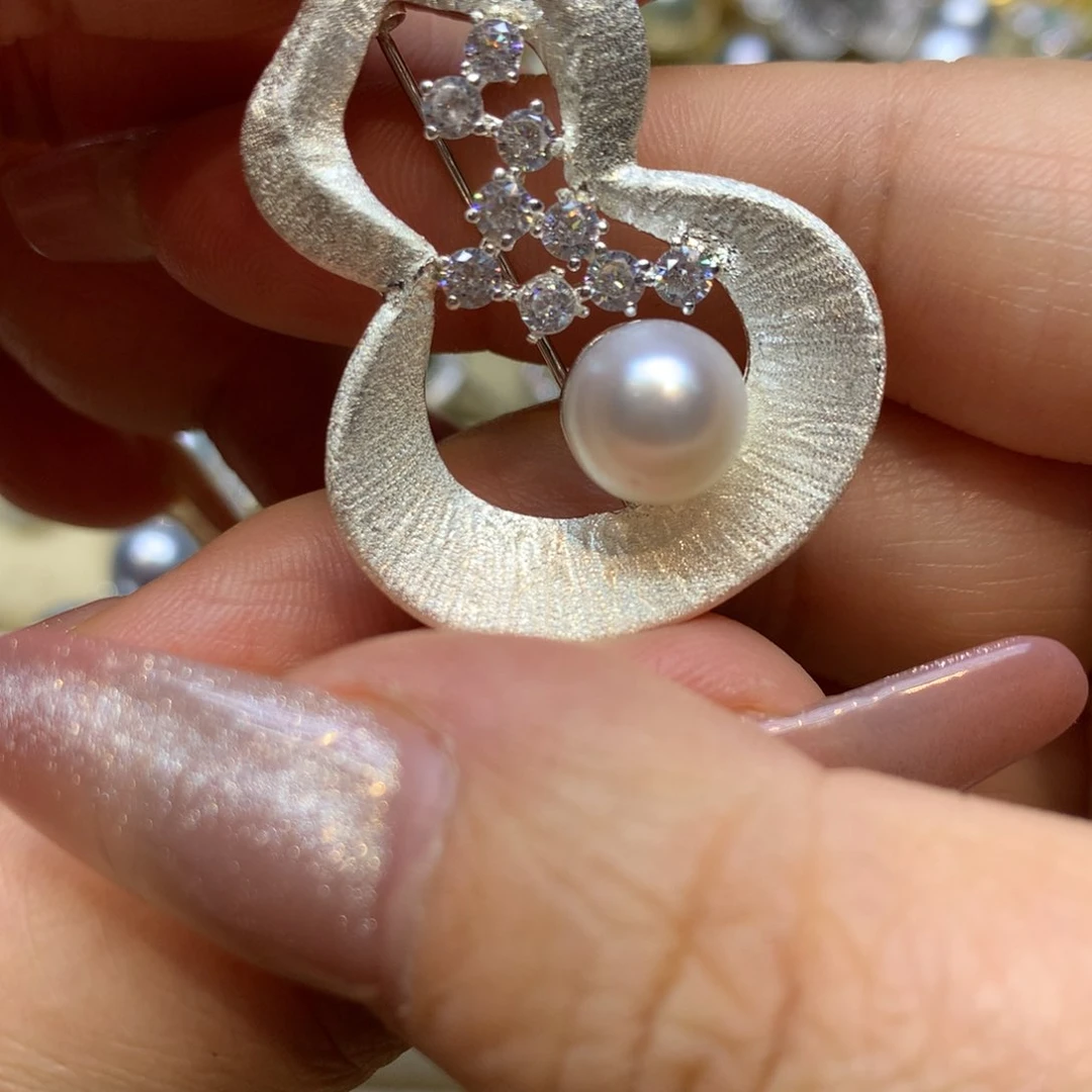 未镶嵌胸饰海水珍珠