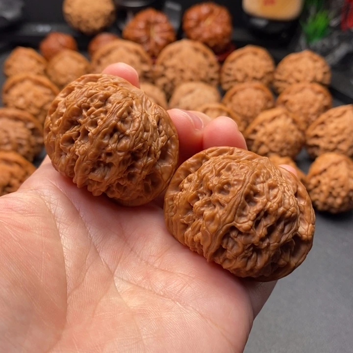 文玩核桃把件46尺玉髓狮子头