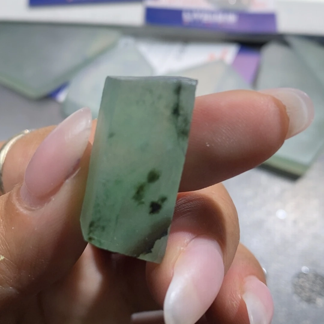 翡翠挂件未镶嵌花