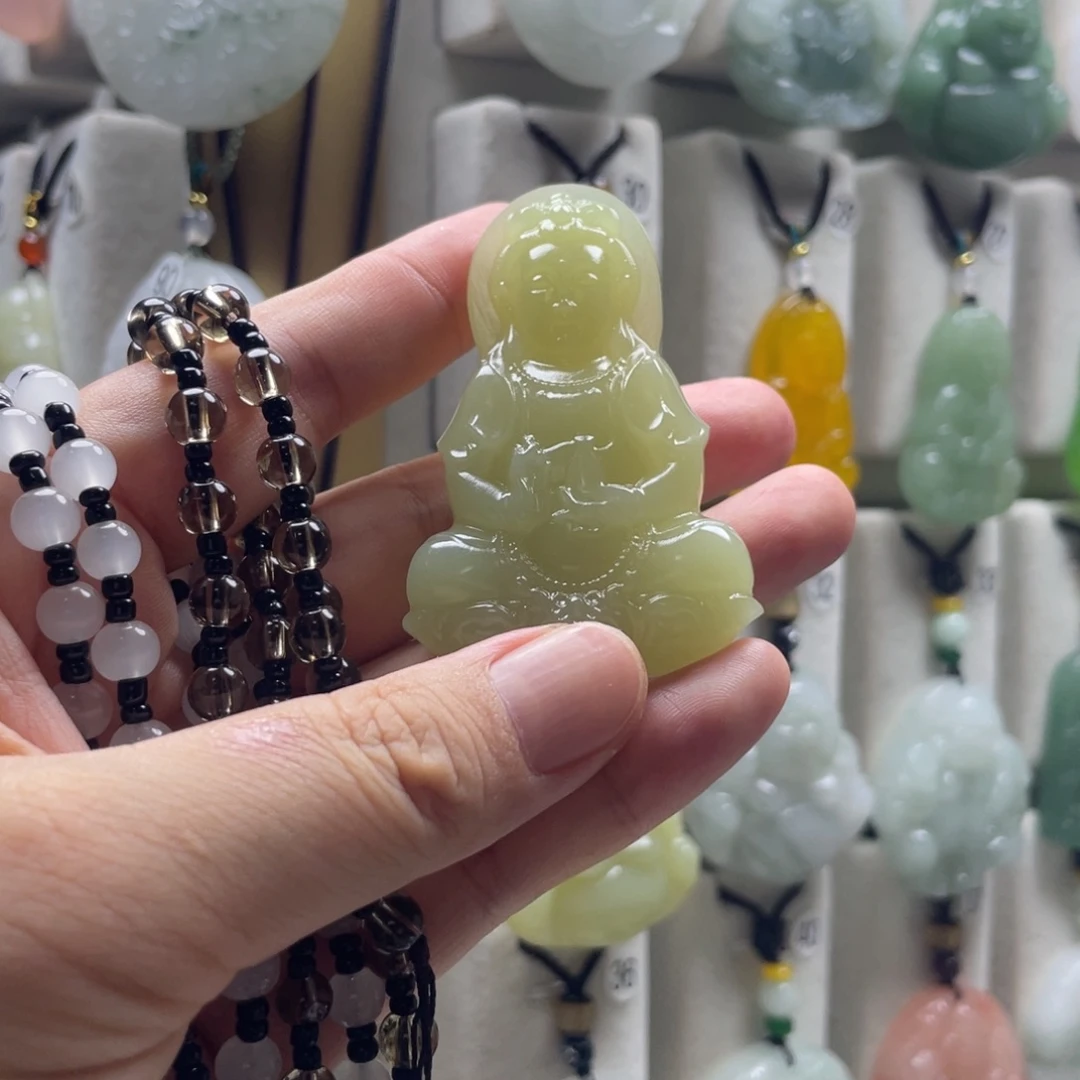 颈饰未镶嵌石英质玉