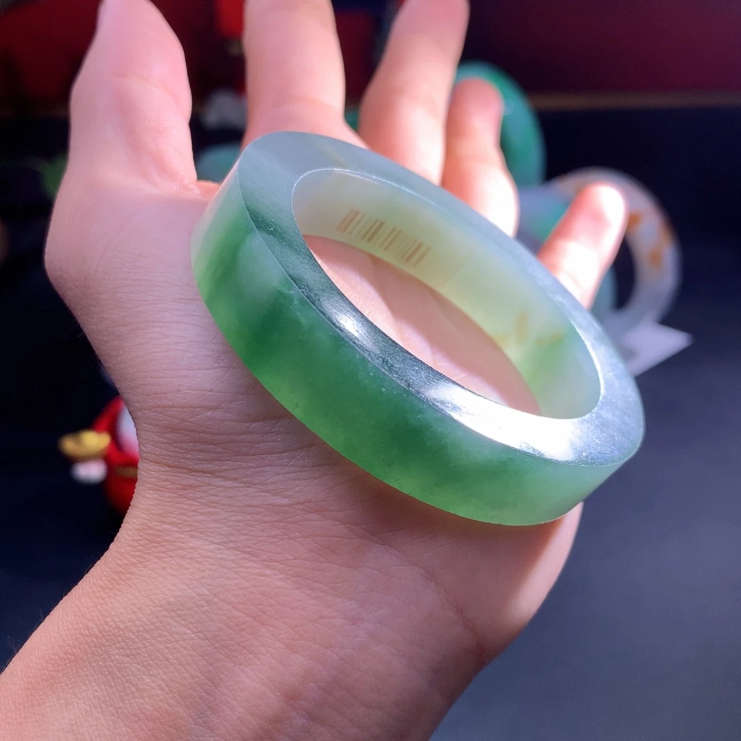 定制翡翠未镶嵌翡翠手镯