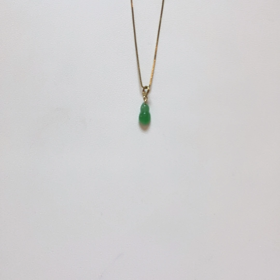翡翠18K金镶嵌颈饰简单