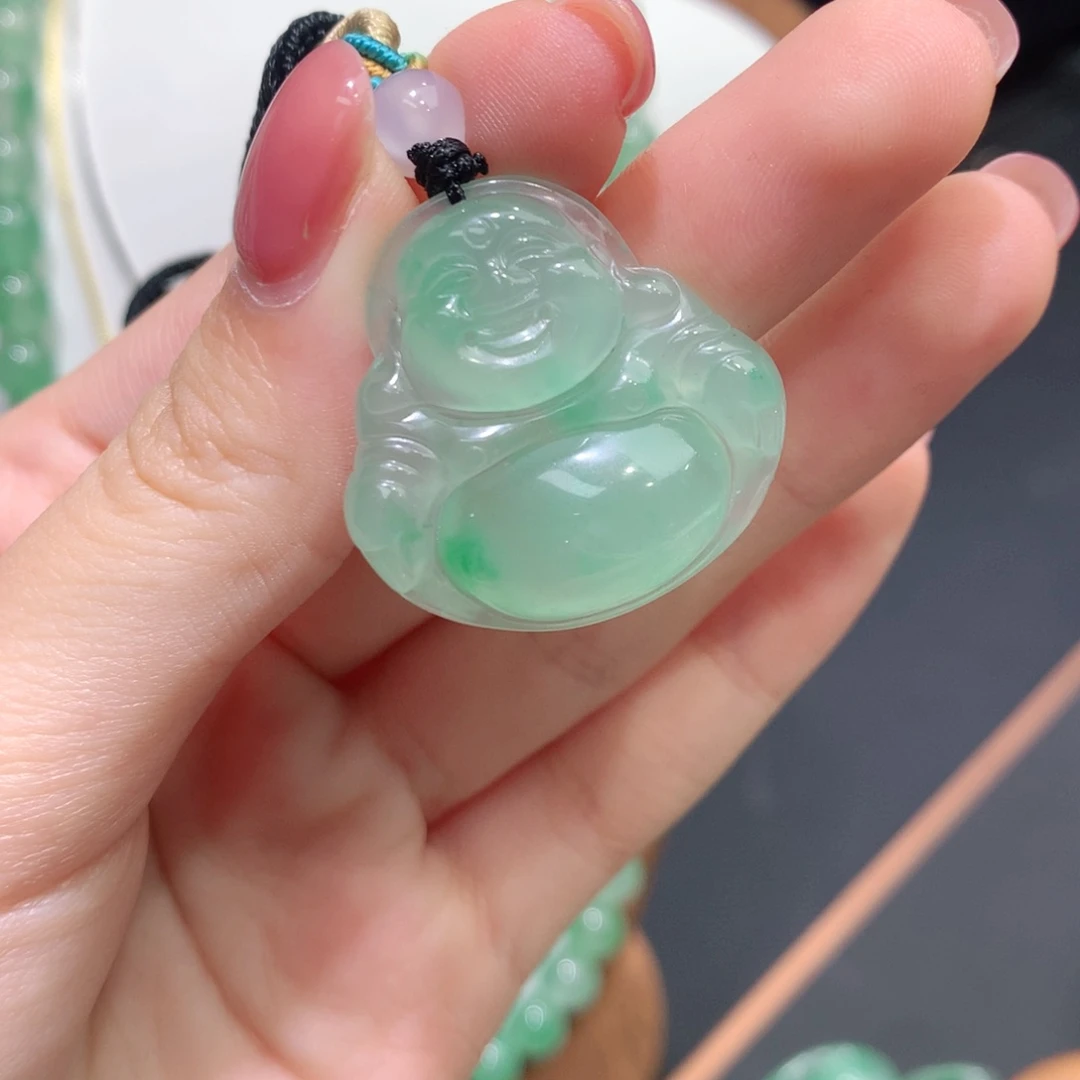 石英质玉（非洲翠）未镶嵌颈饰佛公