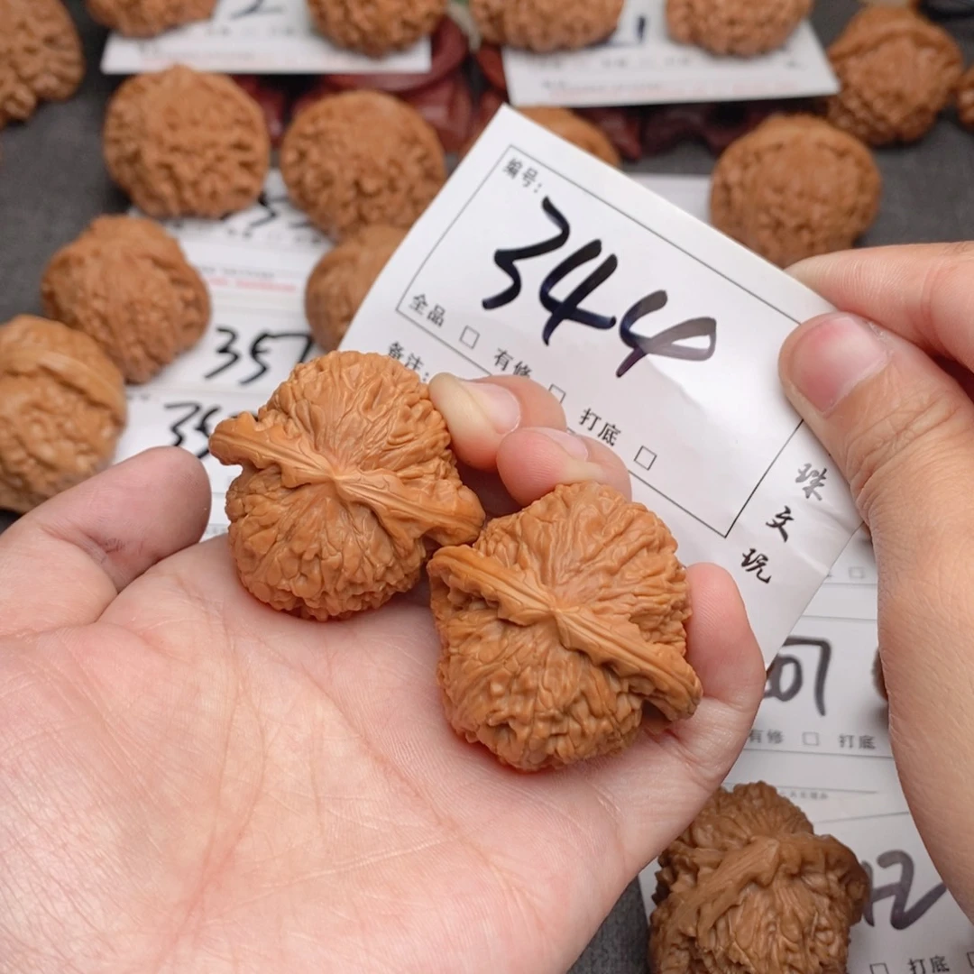 文玩核桃吊坠40白狮子344