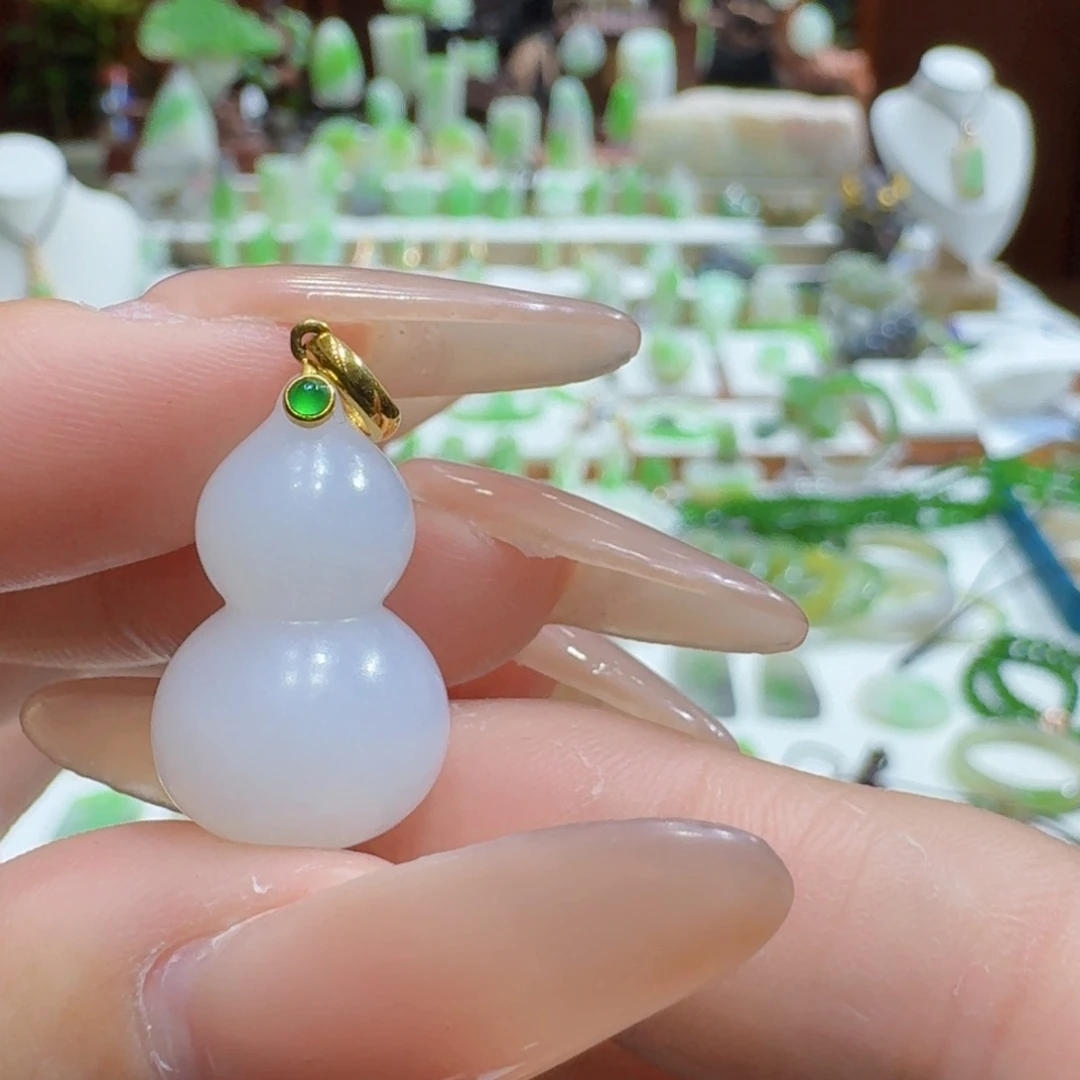 和田玉俄白葫芦18K金镶嵌