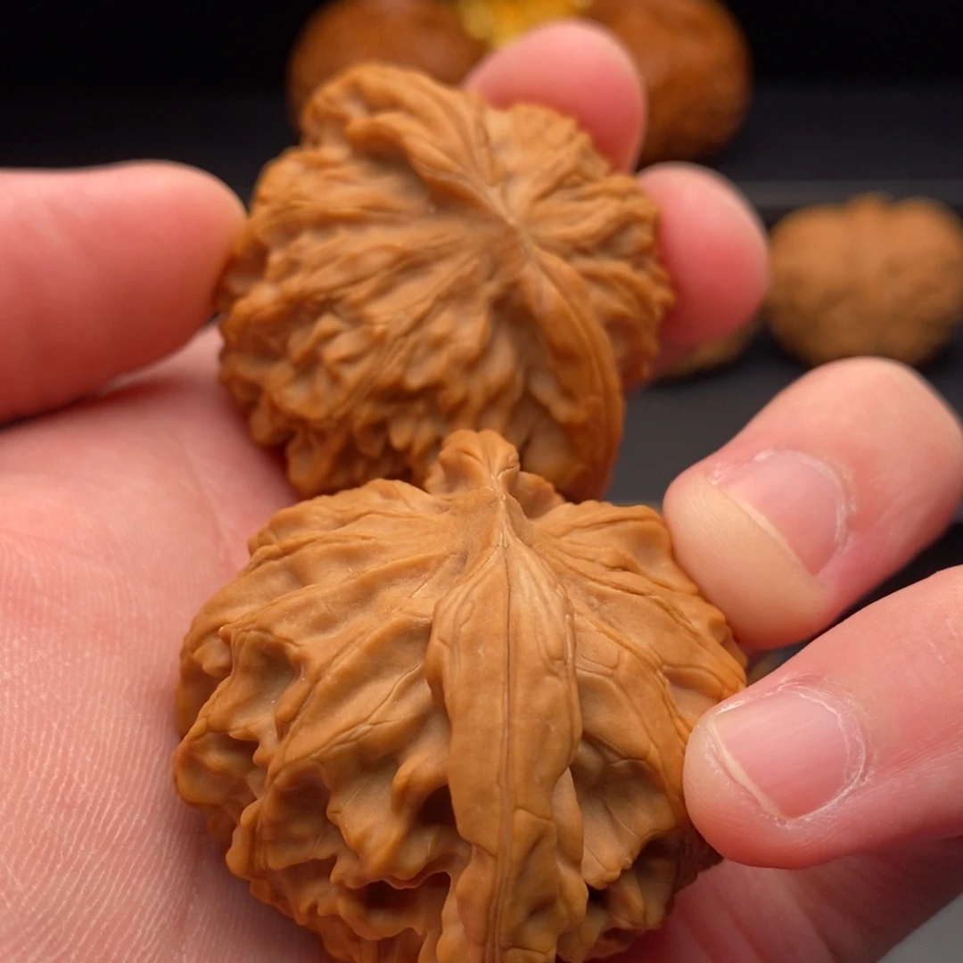 文玩核桃把件44.5龙鳞