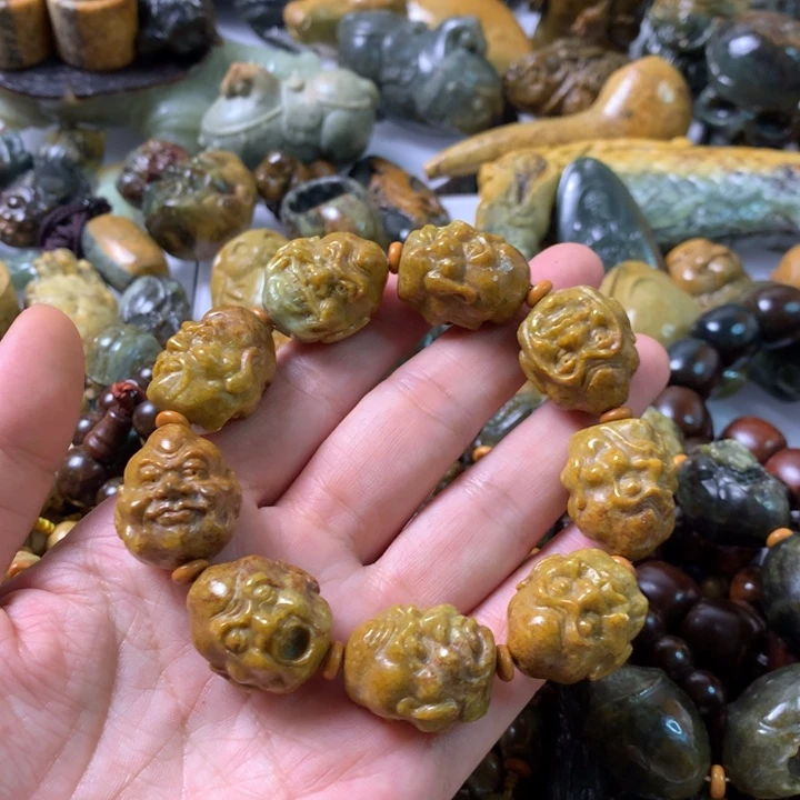 未镶嵌岫岩河磨玉（透闪石质玉）把件