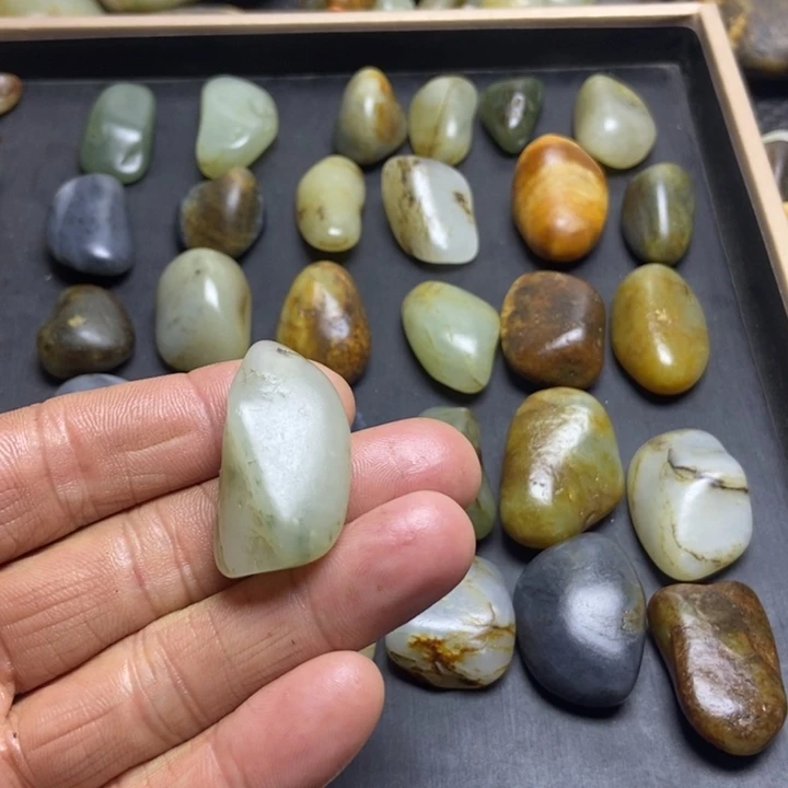 名***剑和田玉（糖玉）未镶嵌珠宝奇石