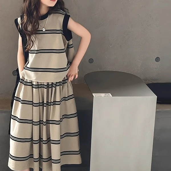 女童夏季套装儿童时髦洋气夏装女孩大童无袖背心宽松阔腿裤两件套