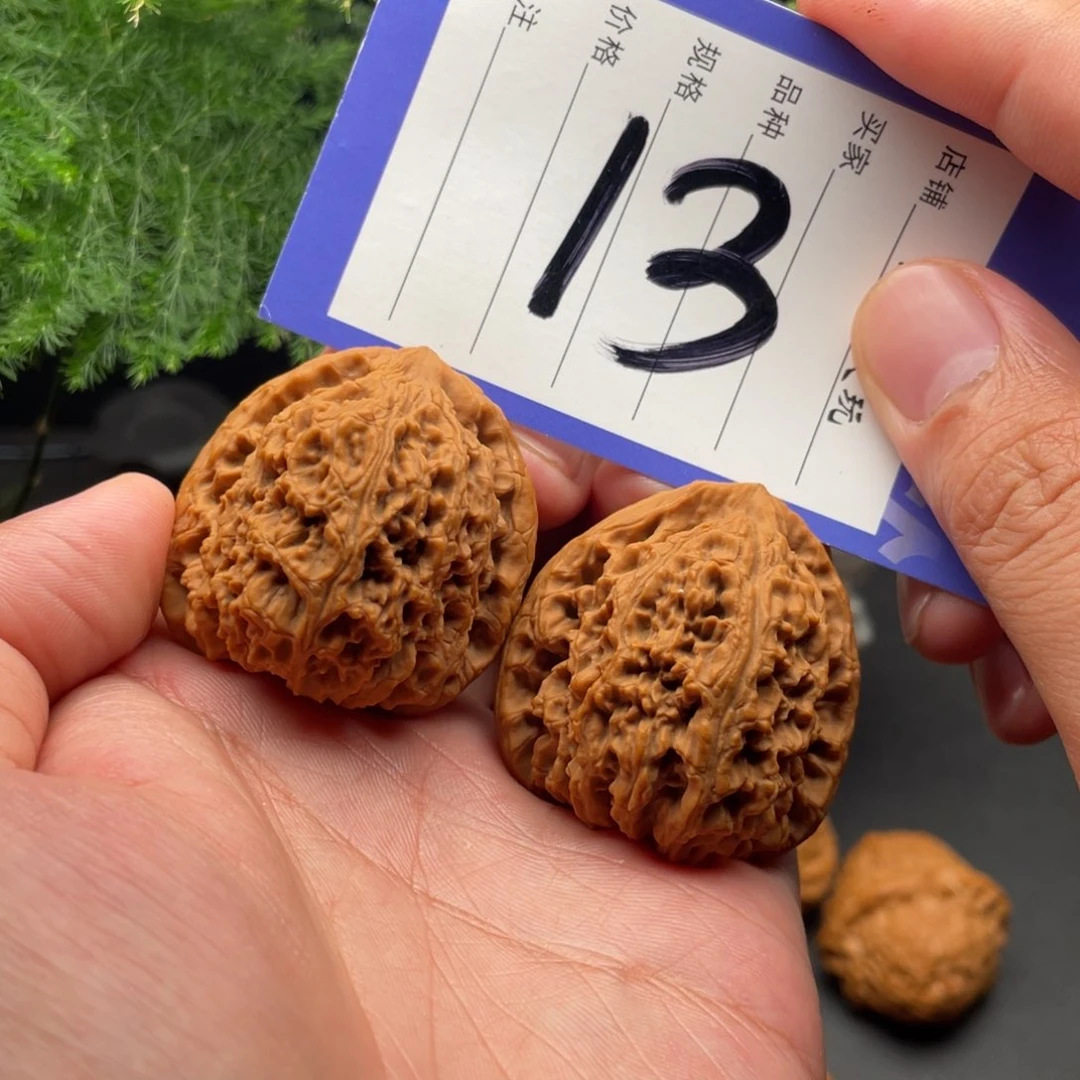 文玩核桃把件全品南疆石40