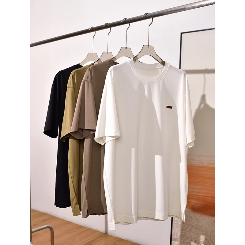 意式精致 细腻凉感男款微宽松经典小标商务休闲开衩圆领短袖