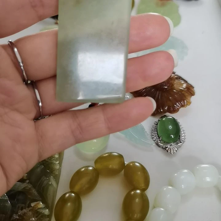 未镶嵌蛇纹石玉吊坠