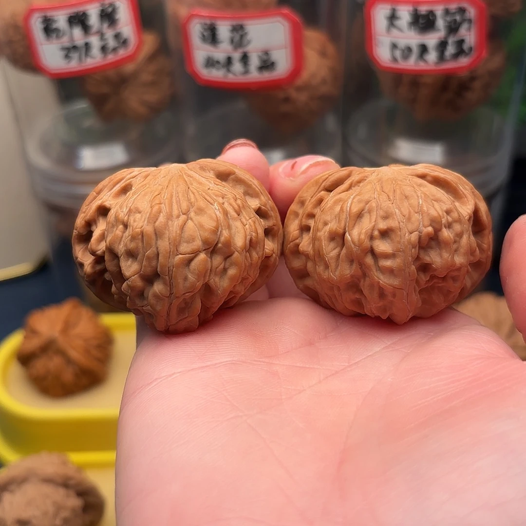 输***何文玩核桃吊坠磨盘