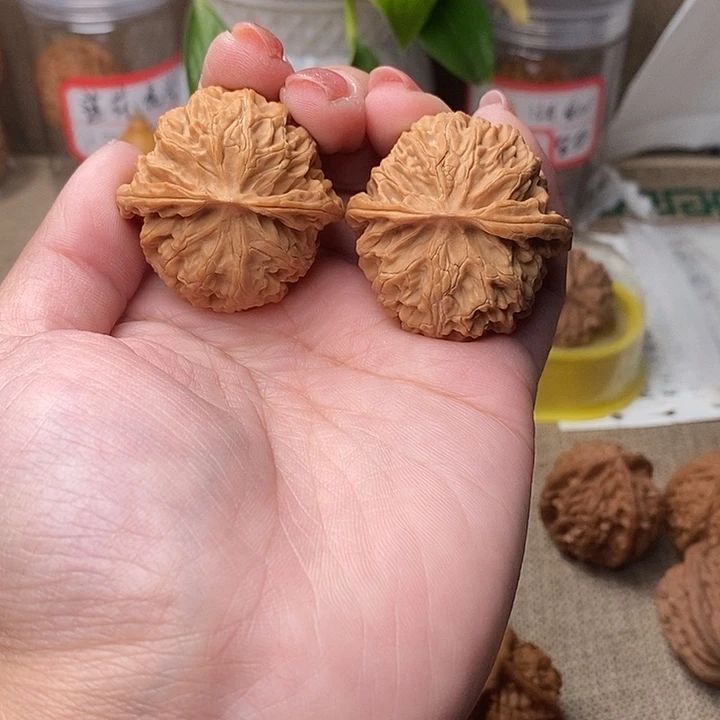 文玩核桃吊坠苹果园