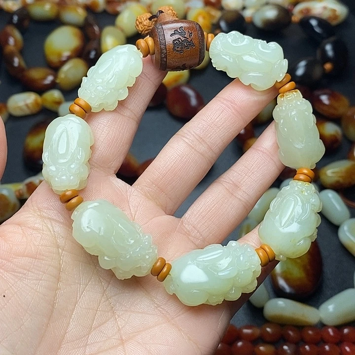 王***来和田玉未镶嵌手链