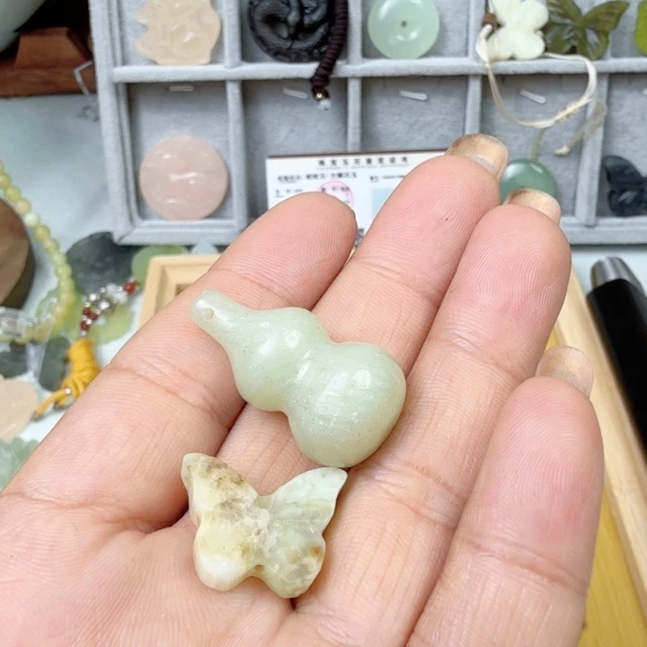 蛇纹石玉合金颈饰