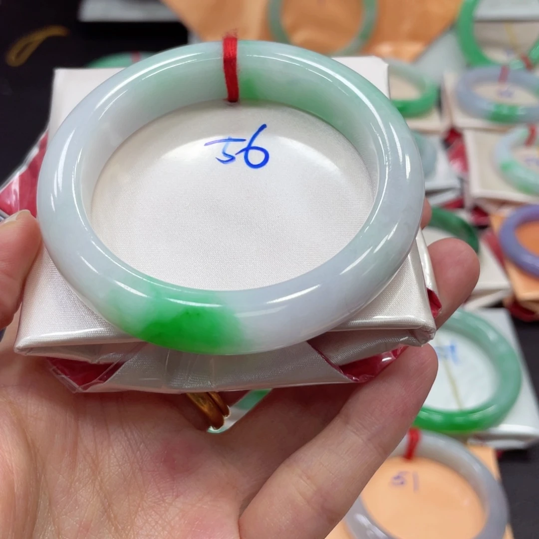 翡翠手镯未镶嵌56圈