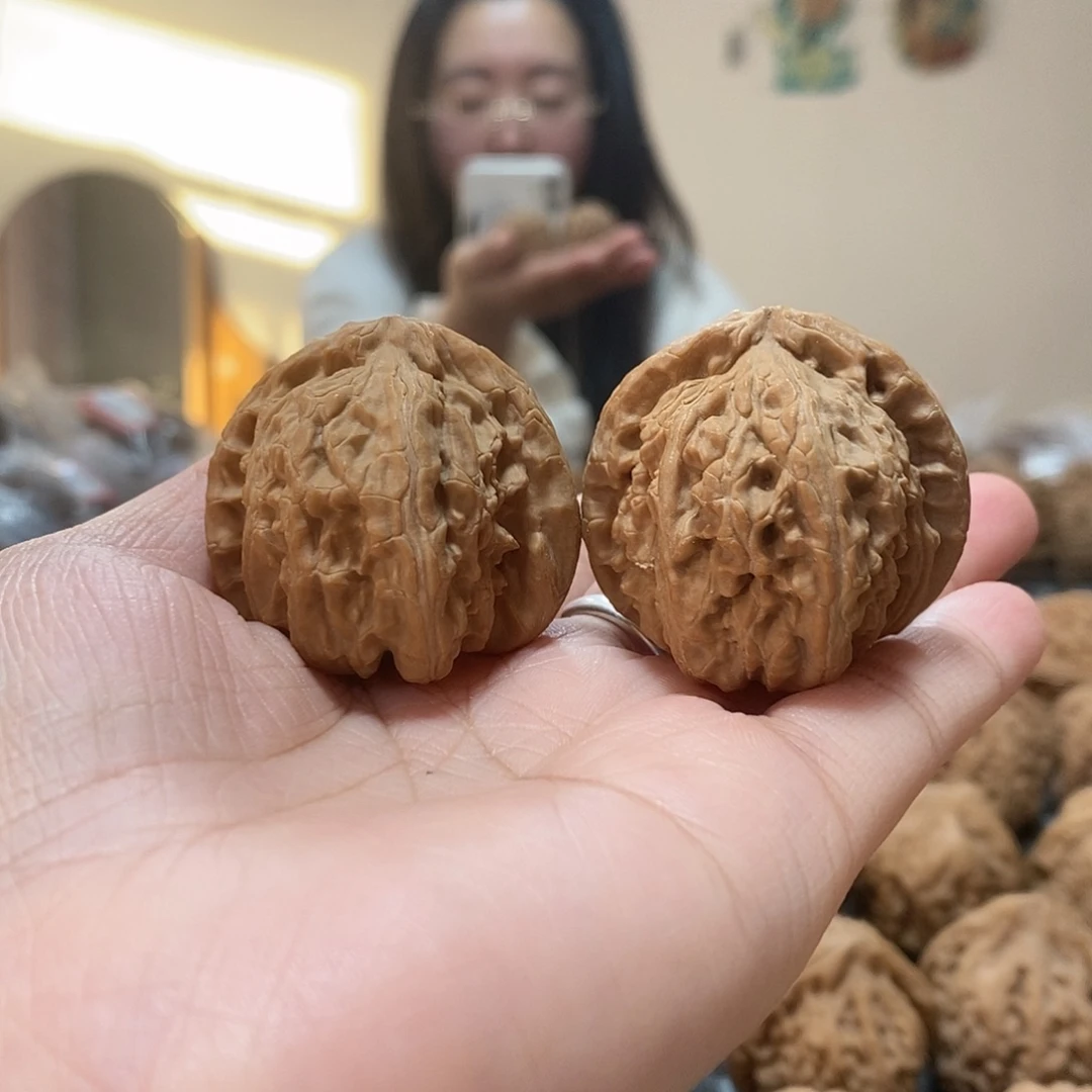 吊坠桃核白狮子38