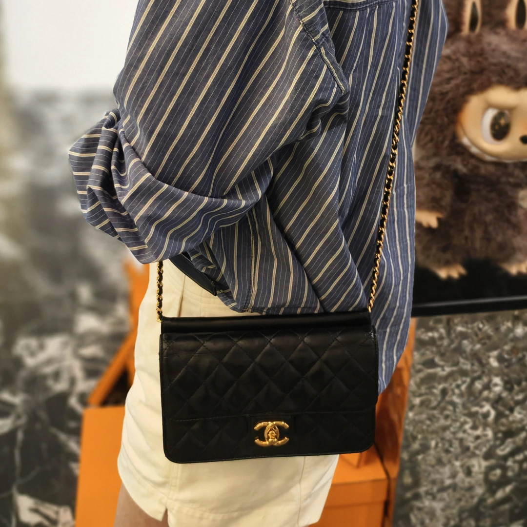 95新 Chanel/香奈儿 YUMU中古/Chanel中古黑金大mini斜挎包