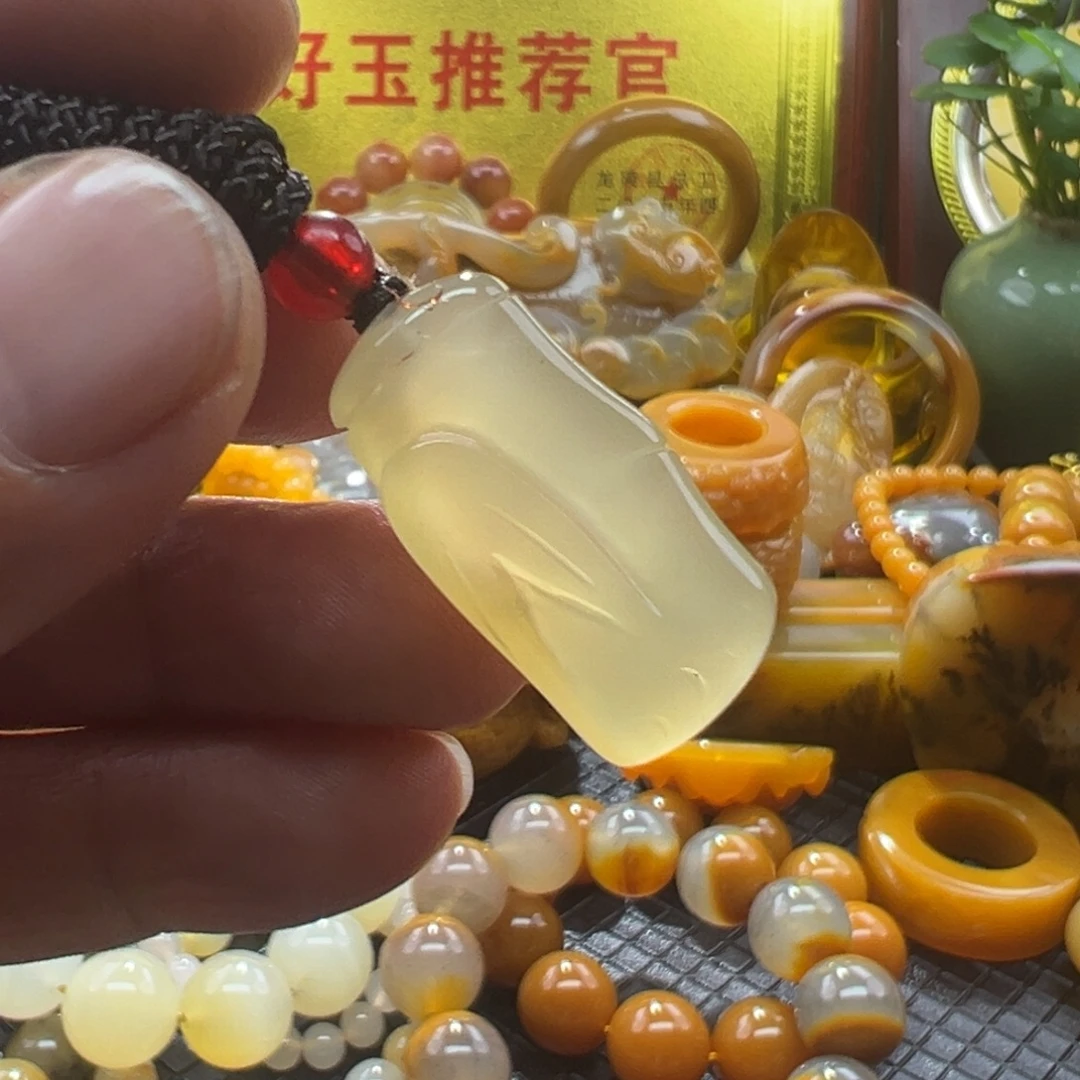 石英质玉未镶嵌颈饰
