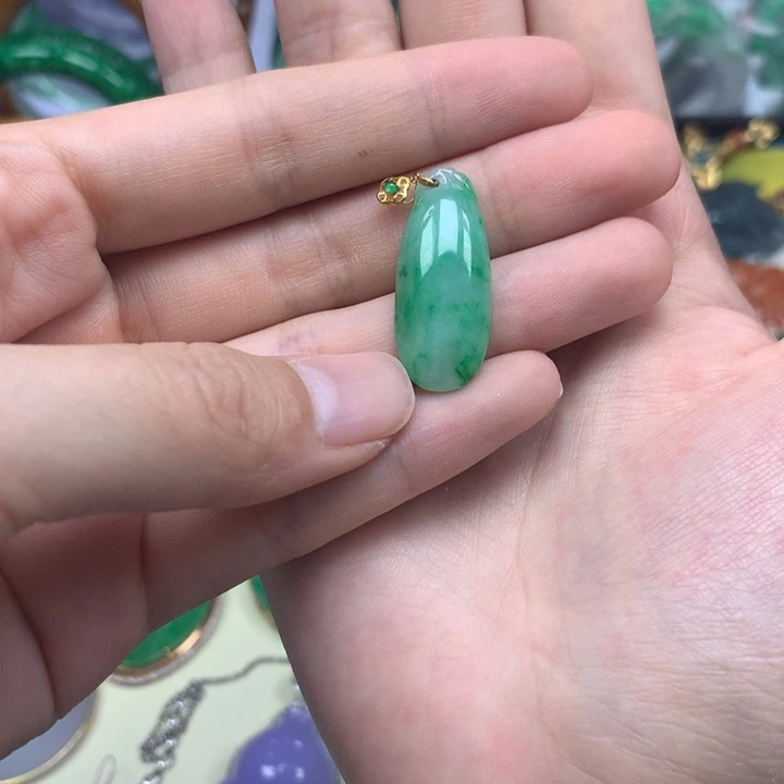 翡翠18K金镶嵌颈饰翡翠