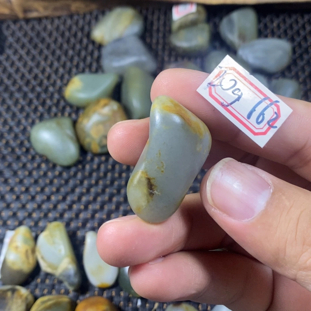 和田玉（糖玉）未镶嵌挂件