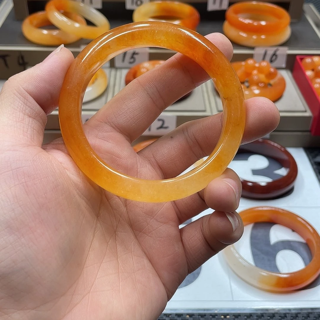 未镶嵌石英质玉（黄龙玉）手镯枫***?