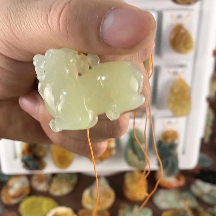 蛇纹石玉颈饰未镶嵌顾*