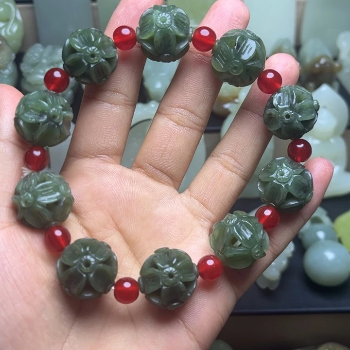 小***慧和田玉未镶嵌颈饰