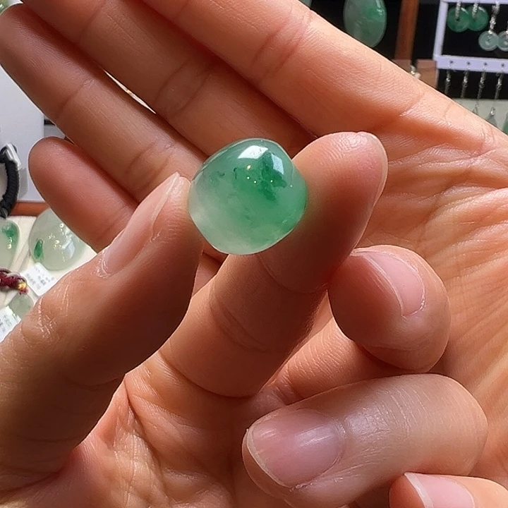 石英质玉未镶嵌颈饰