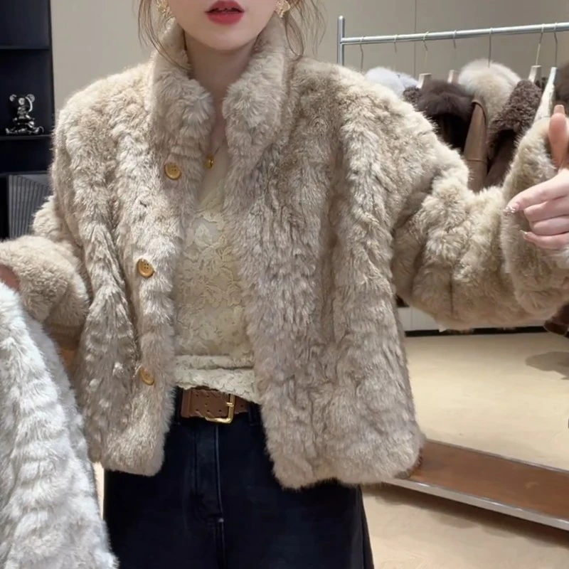 La babite2025秋冬季新款复古立领洋气时尚纽扣毛毛短款外套上衣