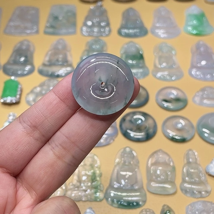 翡翠未镶嵌颈饰平安扣