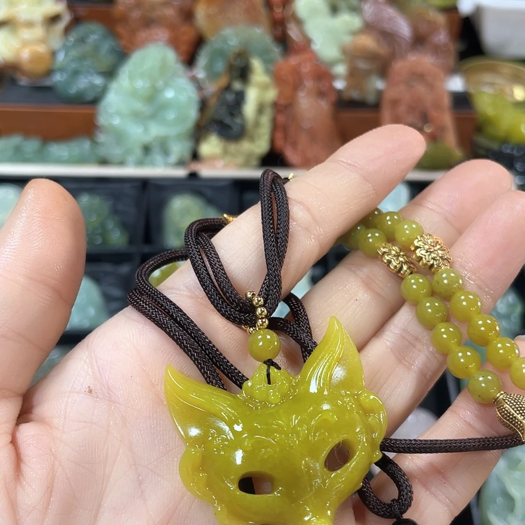 蛇纹石玉颈饰未镶嵌