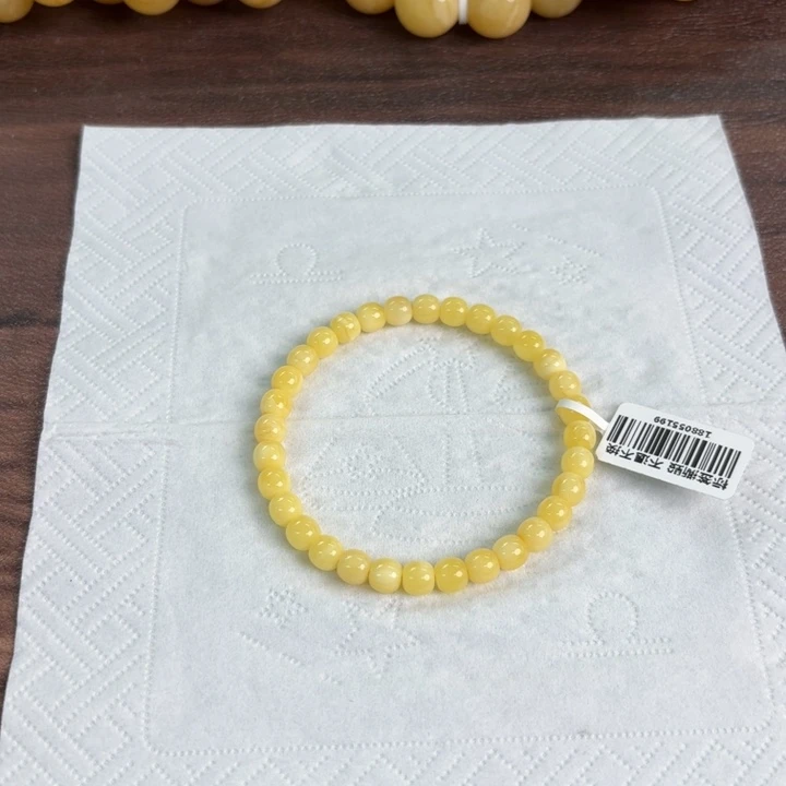 未镶嵌琥珀裸石149。多样性发其一