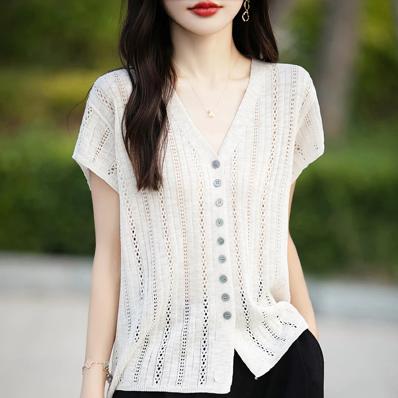 濮院法式v领短袖针织T恤女夏季款单排扣优雅镂空宽松大码显瘦上衣