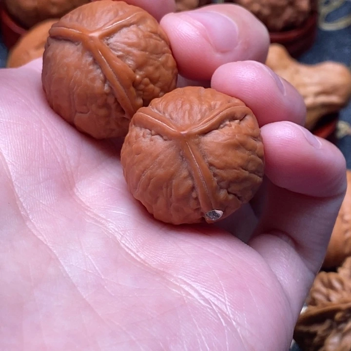 文玩核桃吊坠三棱