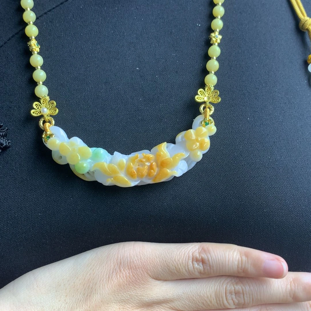 翡翠颈饰未镶嵌翡翠