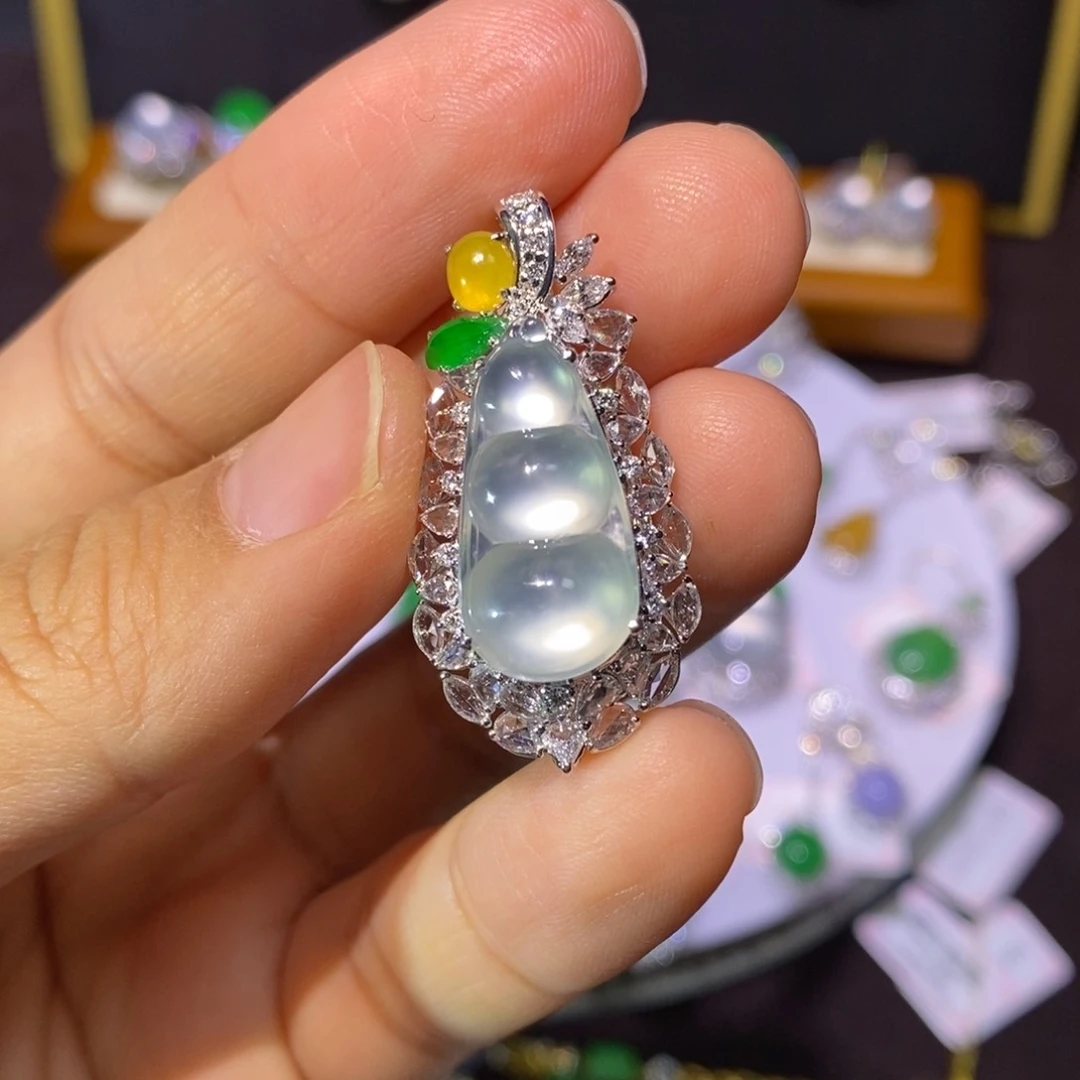 【闪购商品】颈饰18K金镶嵌翡翠