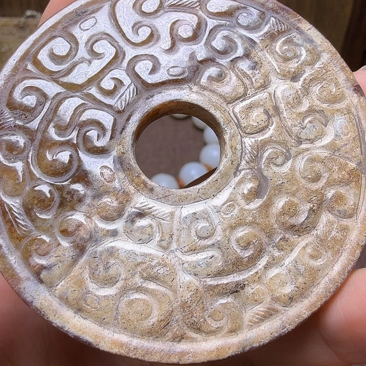 用***户颈饰未镶嵌和田玉（糖玉）