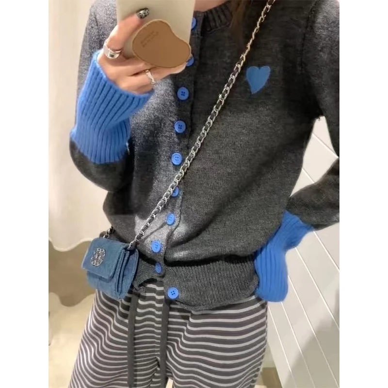 撞色拼接爱心刺绣圆领毛衣开衫女春季新款气质软糯针织上衣-9675