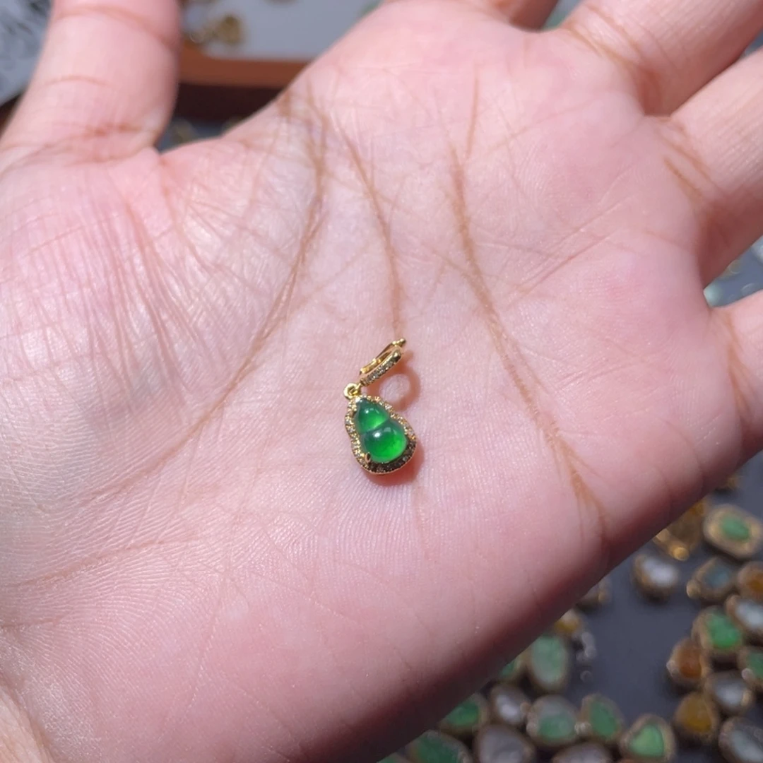 吊坠(不含链)18K金镶嵌翡翠居*棉
