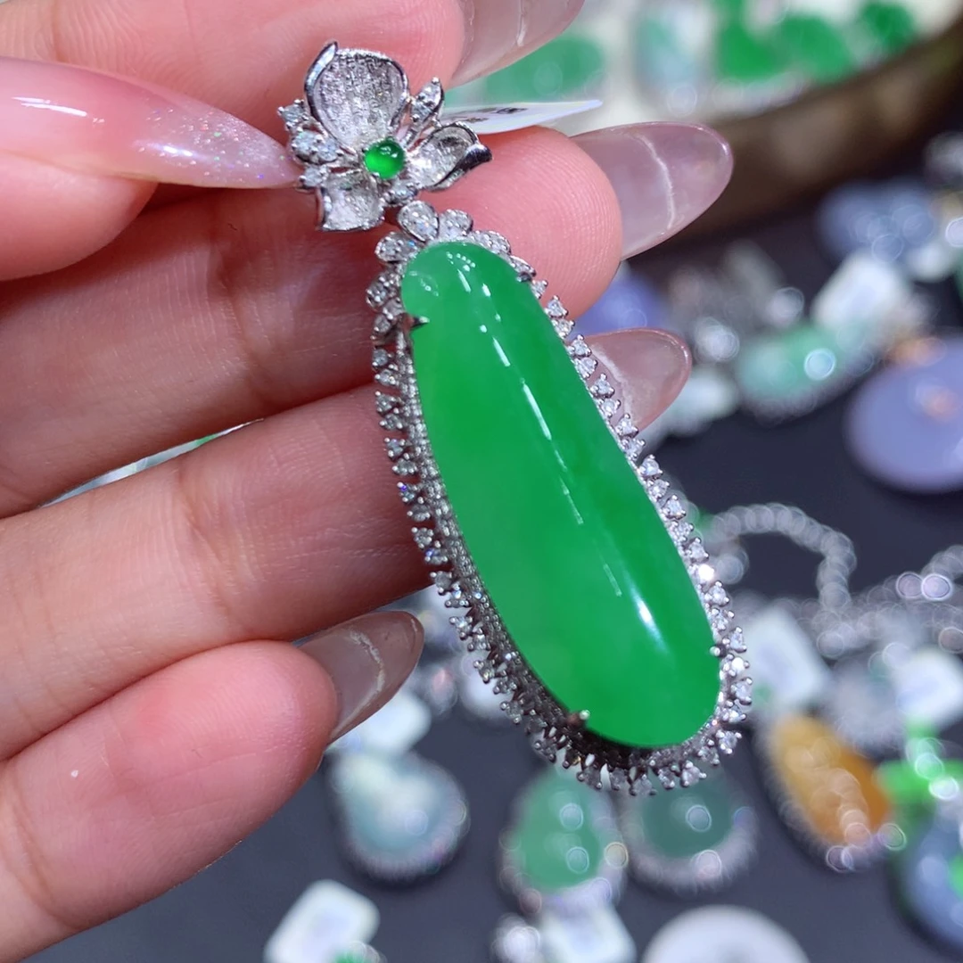 翡翠吊坠(赠链)18K金镶嵌