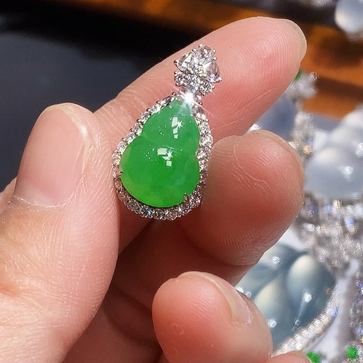 吊坠(不含链)18K金镶嵌翡翠