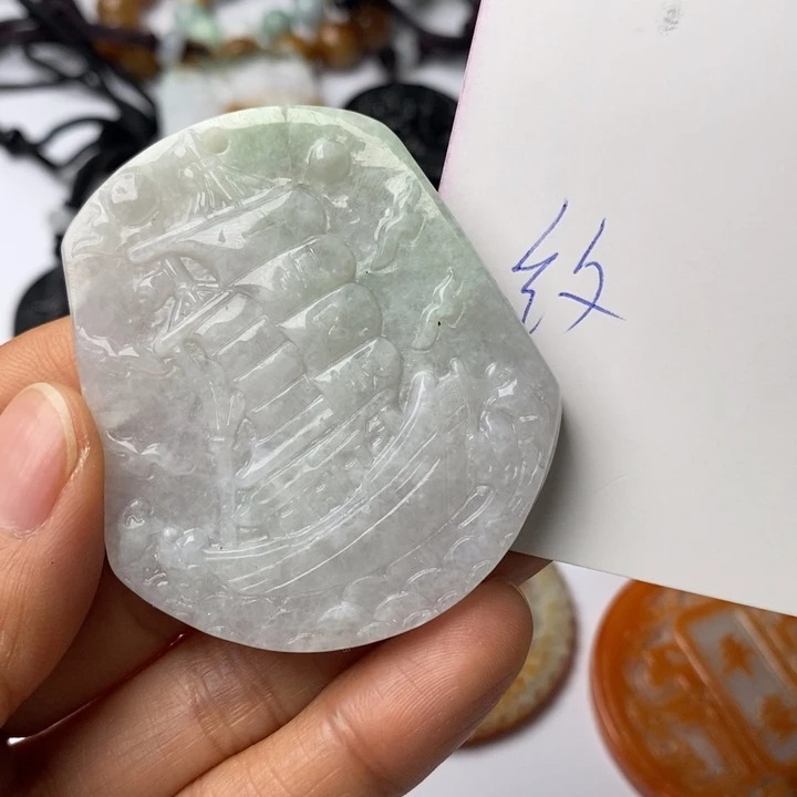 翡翠颈饰未镶嵌翡翠