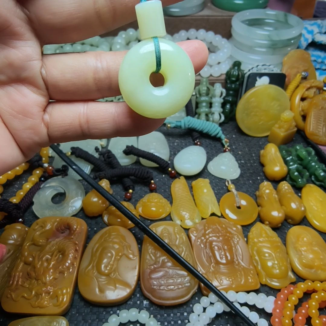 和田玉（青白玉）未镶嵌颈饰