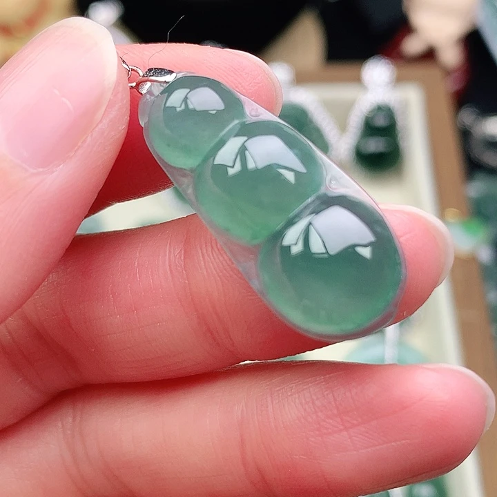 颈饰未镶嵌翡翠吊坠