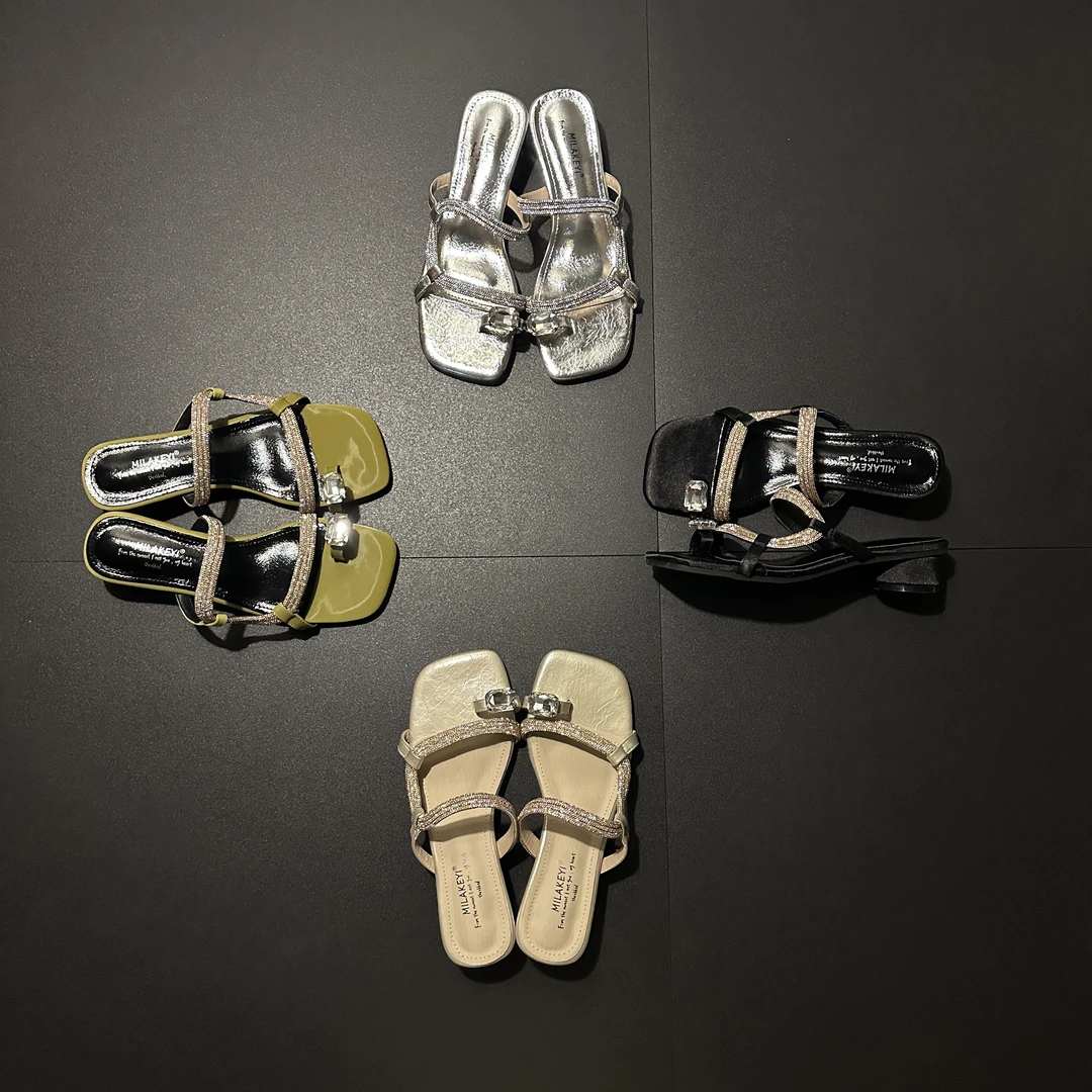 （现货）2025年夏季新款流行水钻爆款低跟潮流时尚简约百搭方头凉鞋