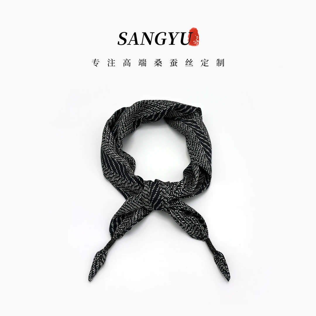 视频同款时尚百搭桑蚕丝钉珠三角丝巾25SS023S