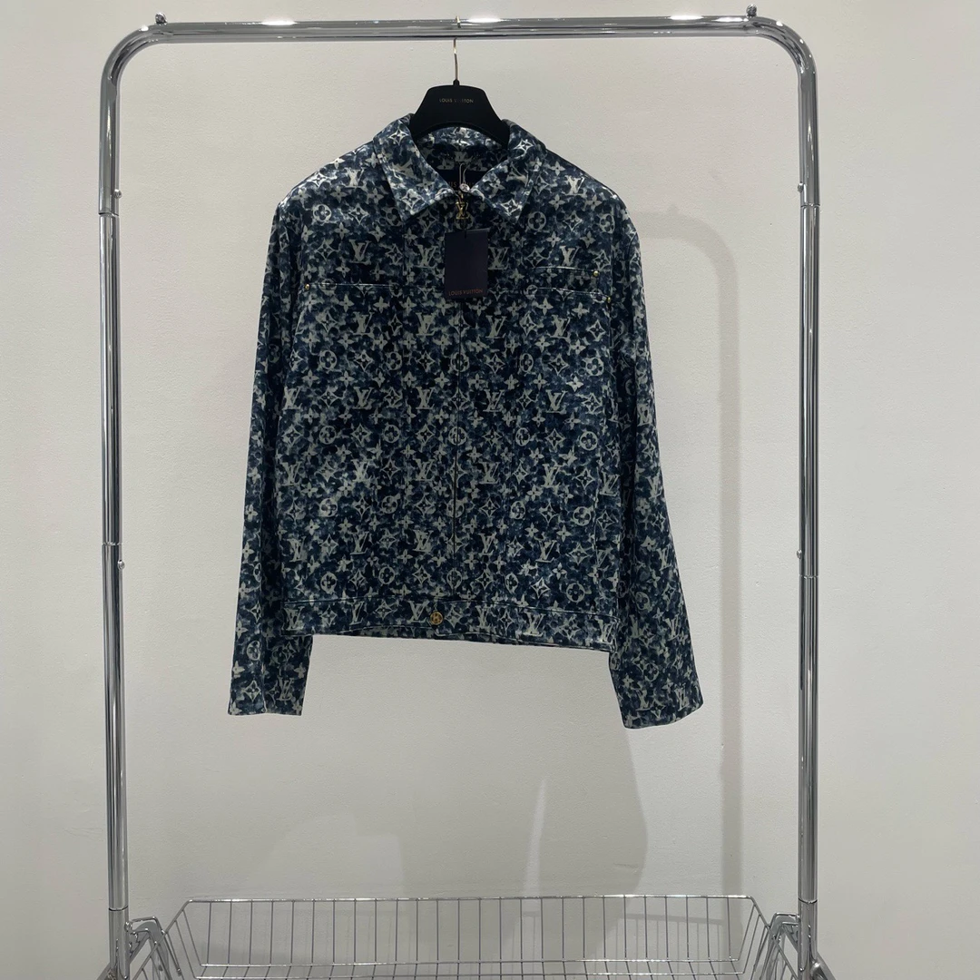 全新未使用 LouisVuitton/路易威登 满logo外套 尺码50 yy00318